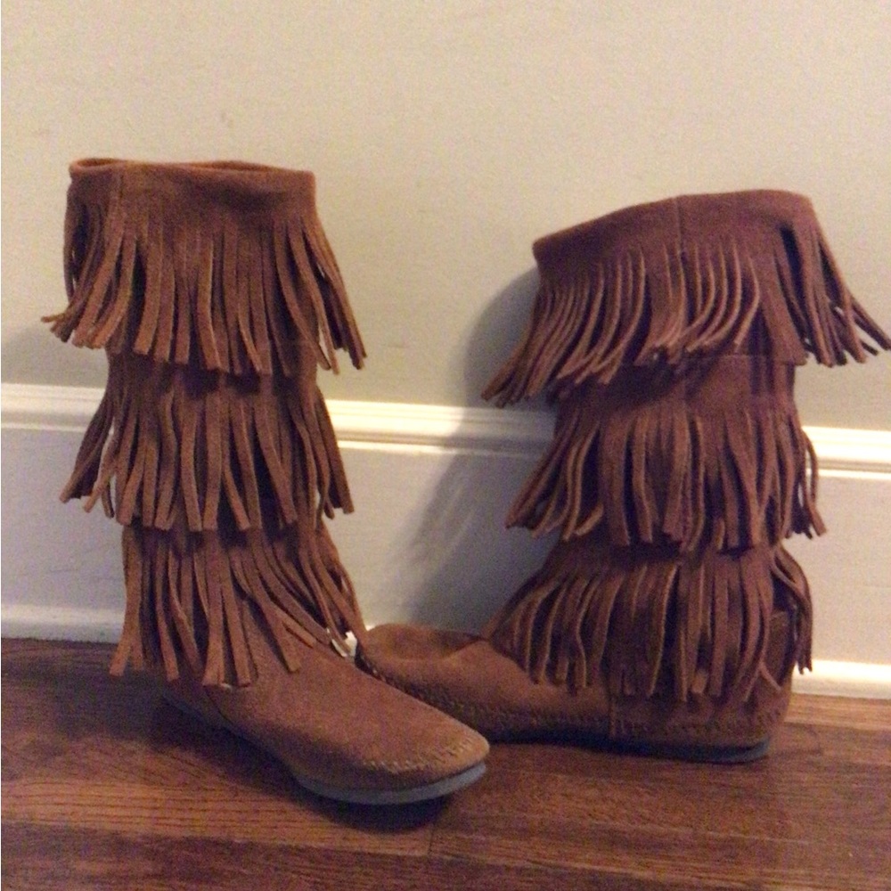 Minnetonka Moccasin Boots Barley Worn !